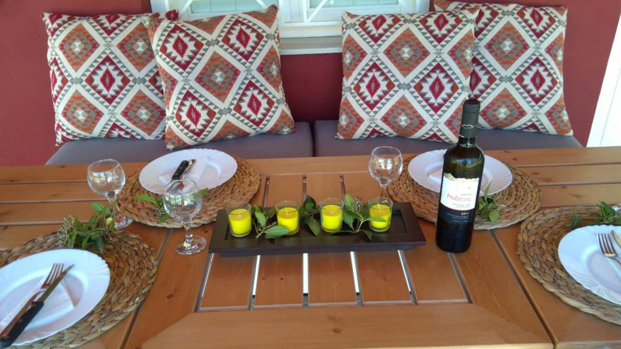 Olive Garden Guest House Kyparissia Eksteriør billede