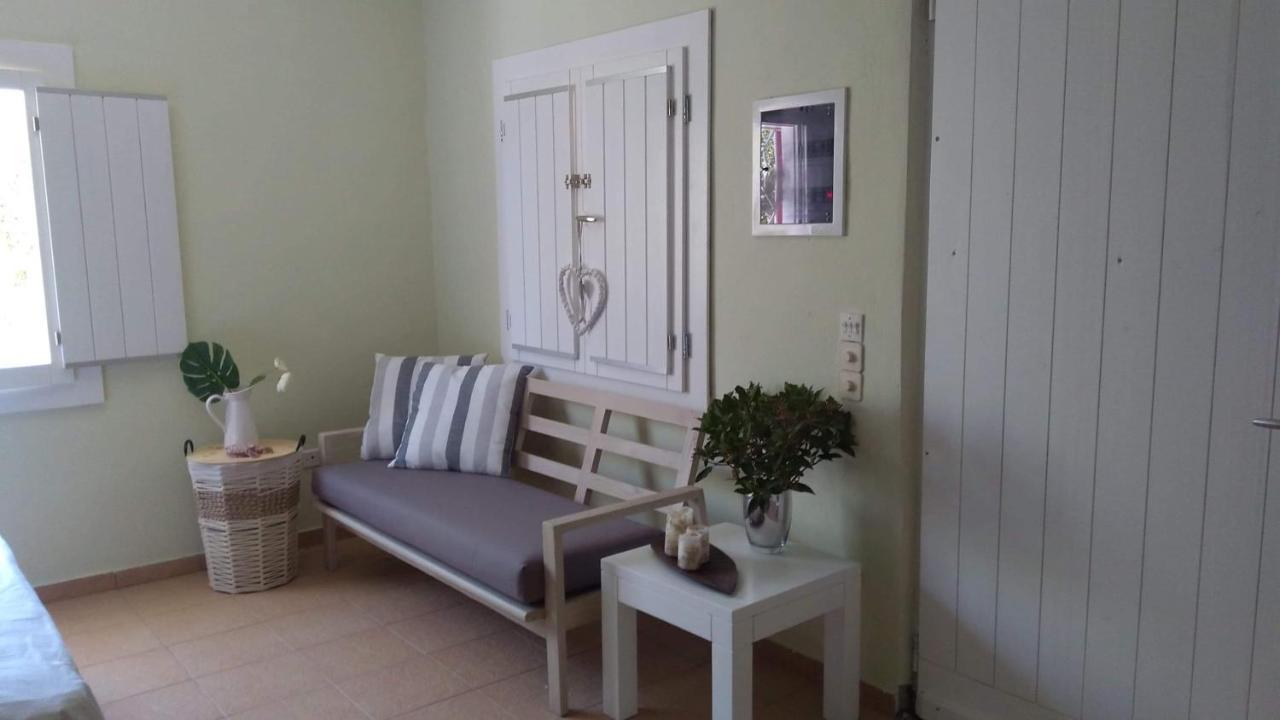 Olive Garden Guest House Kyparissia Eksteriør billede